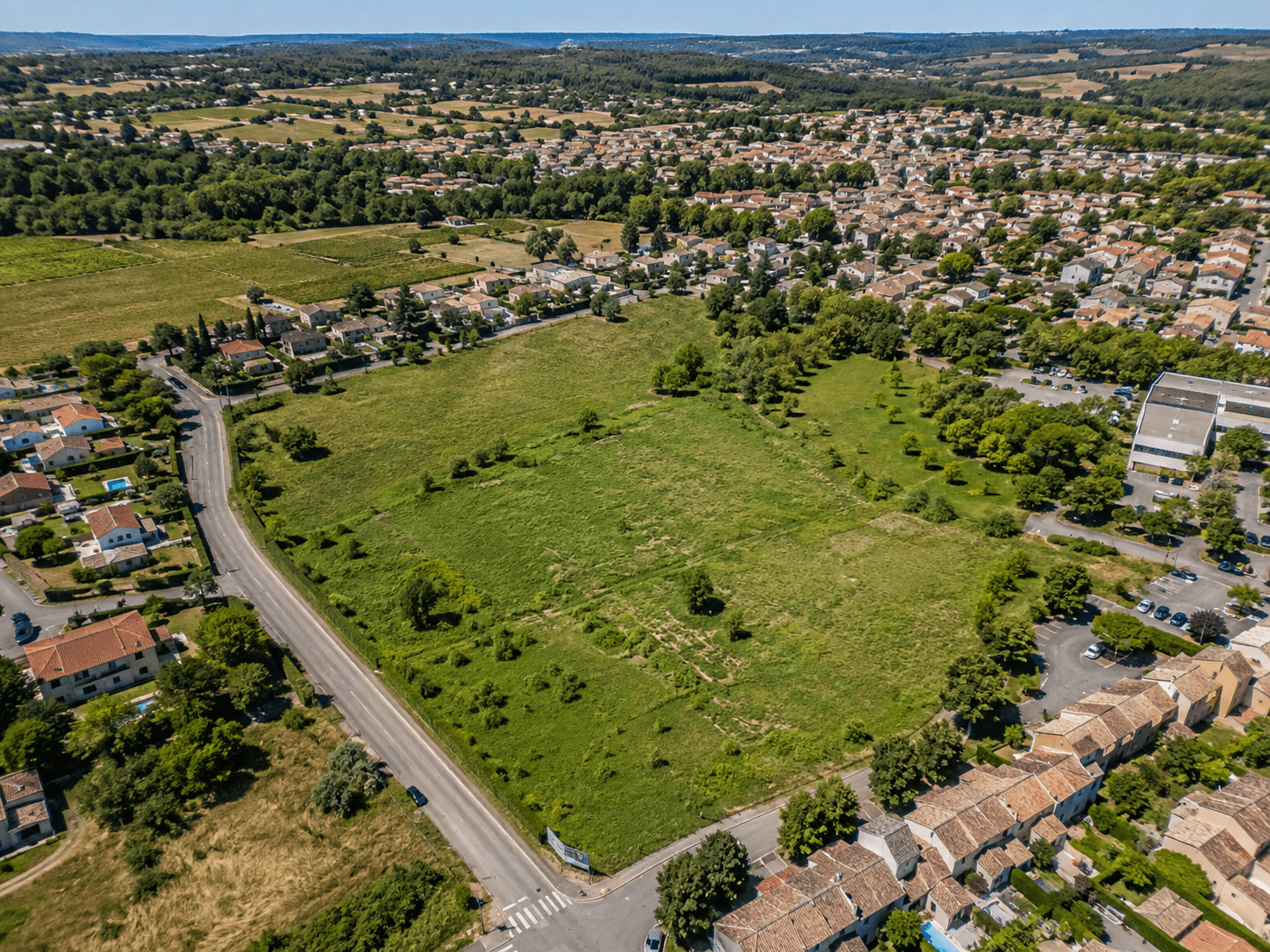 Vue aérienne d'une réserve de terrain à fort potentiel foncier