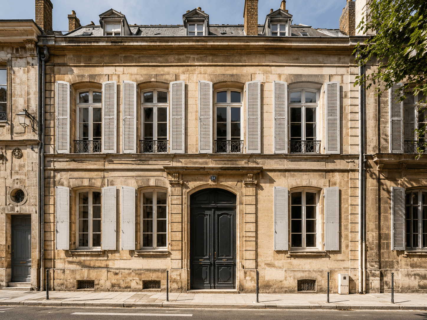 Façade d'un immeuble existant à restructurer